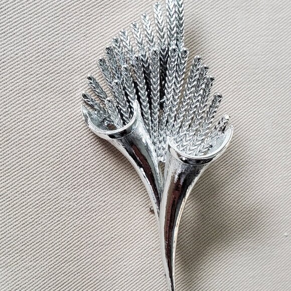 Vintage Signed Coro Pegasus Silvertone Wheat Leaf Brooch - Picture 3 of 10